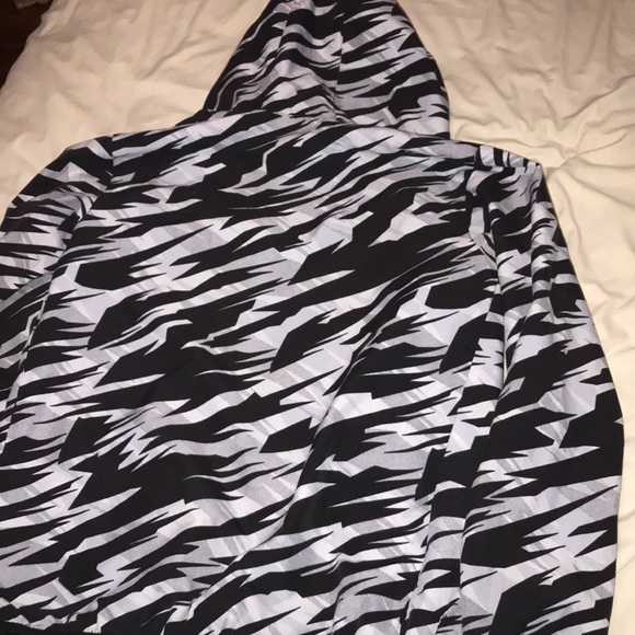 Reversible adidas rain jacket/windbreaker - Picture 8 of 8